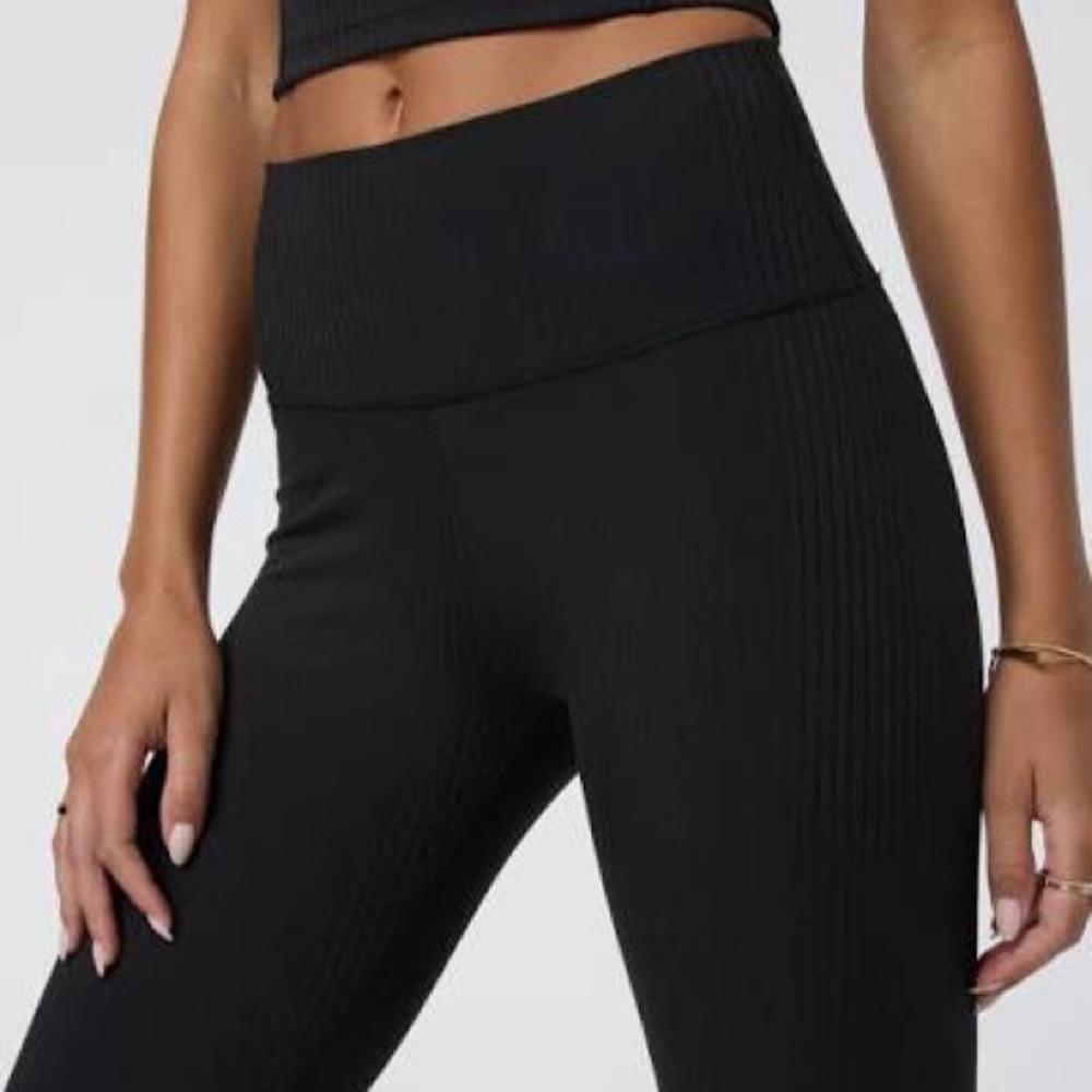 Vuori Inversion Rib Support Tank and Legging set - Picture 2 of 10